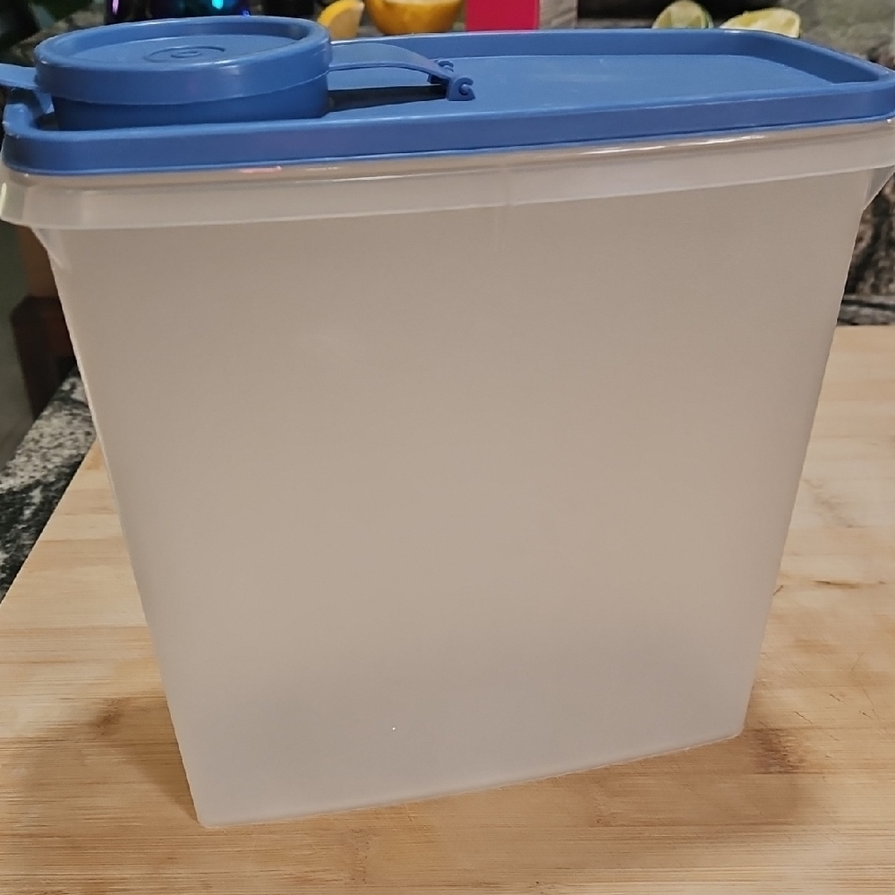 Vintage Tupperware Cereal Saver